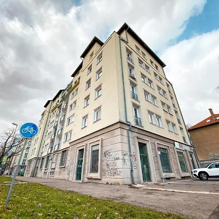 New By Nivy & Bus Station W Ac شقة